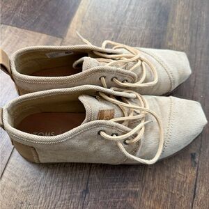 TOMS Tan Canvas/Corduroy Lace-Up Sneakers
